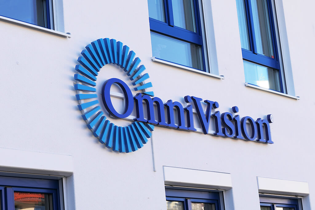 OmniVision Logo auf Gebäude, Firmensitz, Nahaufnahme